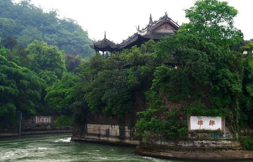 暴雨过后，都江堰街子古镇一日清新