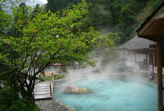 贡嘎神汤温泉