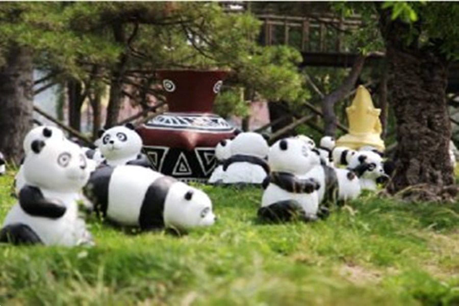 熊猫兵团VS巨型大黄鸭星期8广场嘉年华